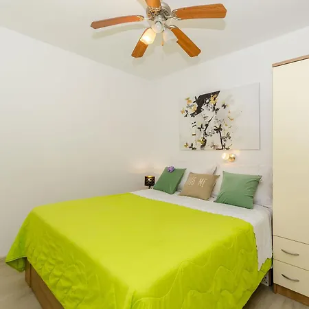 Apollo Apartment *