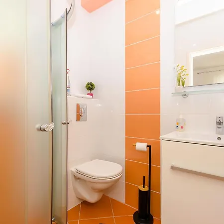 Apollo Apartment *