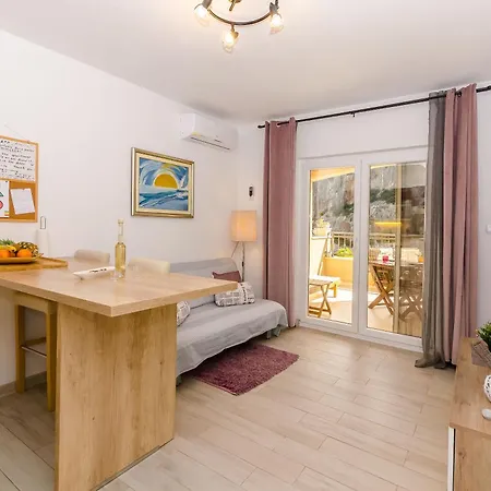 Apollo Apartment