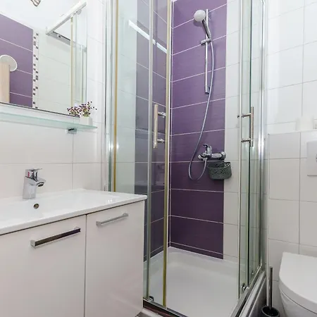 Apollo Apartment *