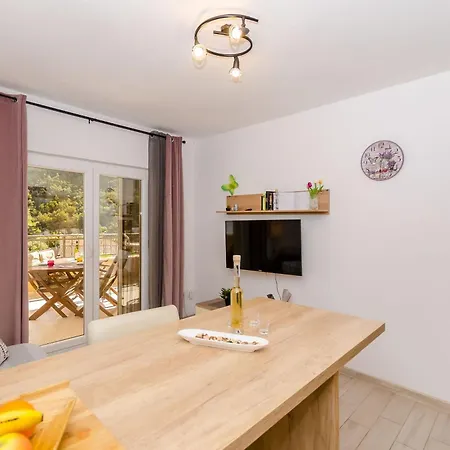 Apollo Apartment