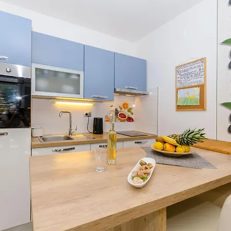 Apollo Apartment *