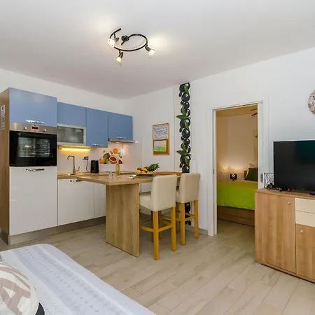 Apollo Apartment